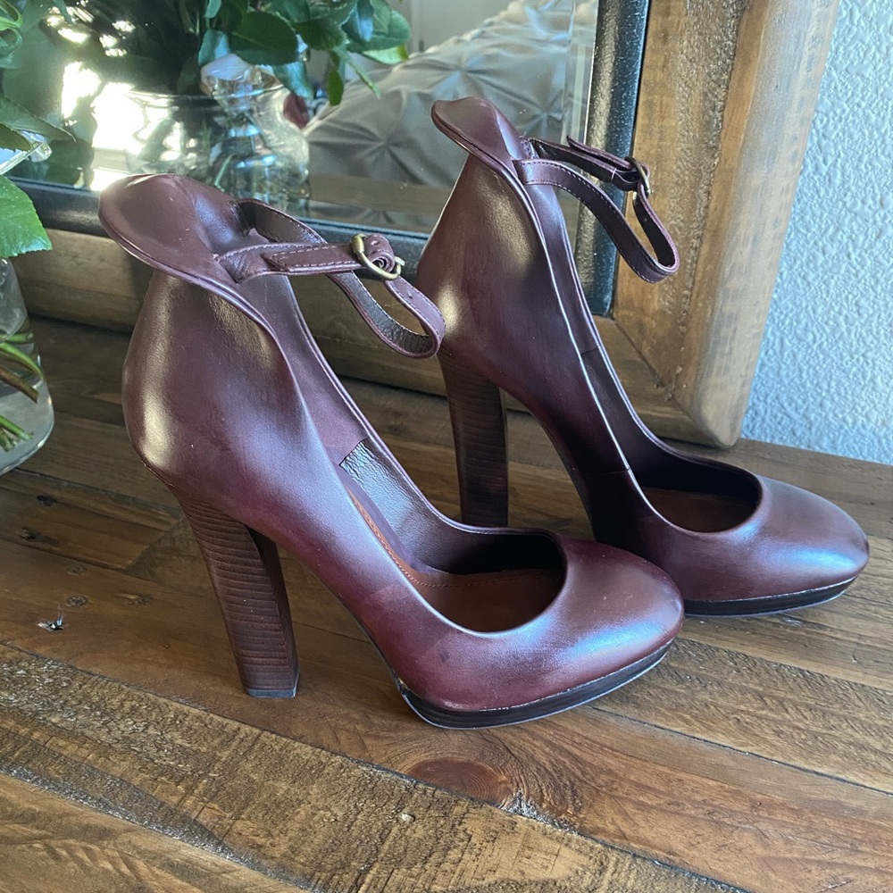 Leon Max heels